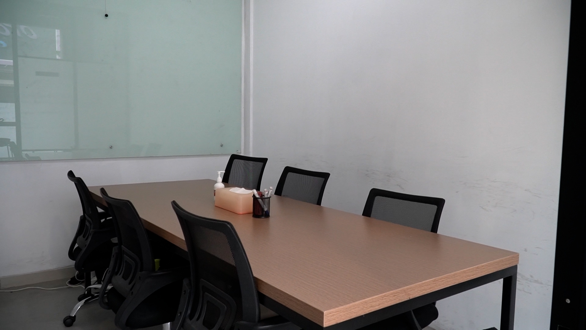 6-pax Meeting Room