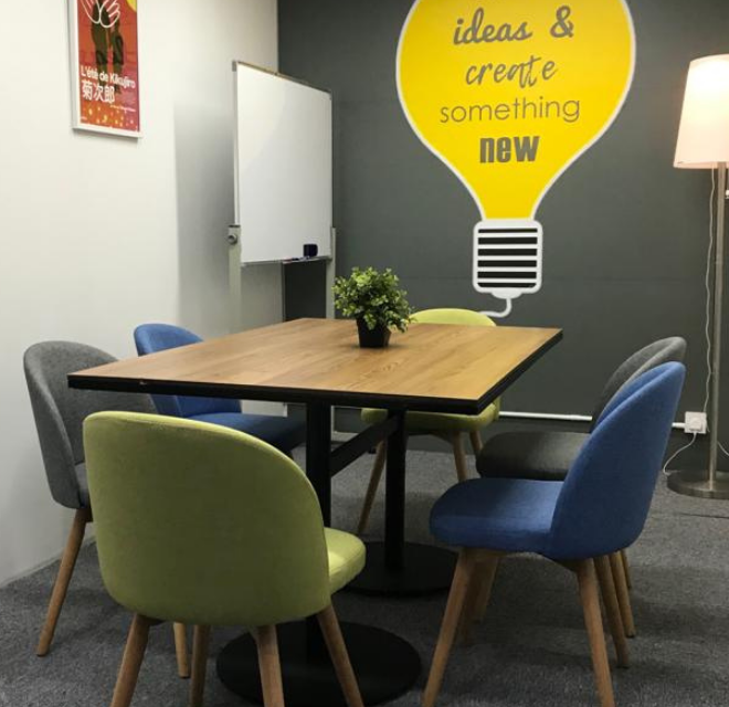 6 Pax Meeting Room
