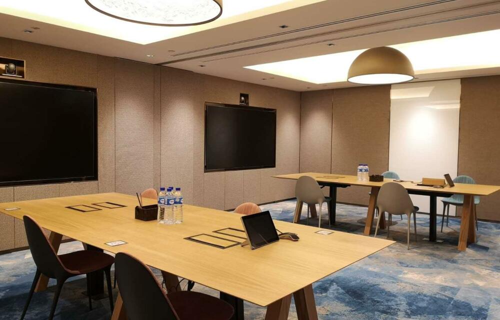 10 pax Conference Room