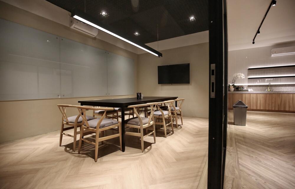 Book a Meeting room in Indonesia with Concrete Space Kedoya near | Deskimo