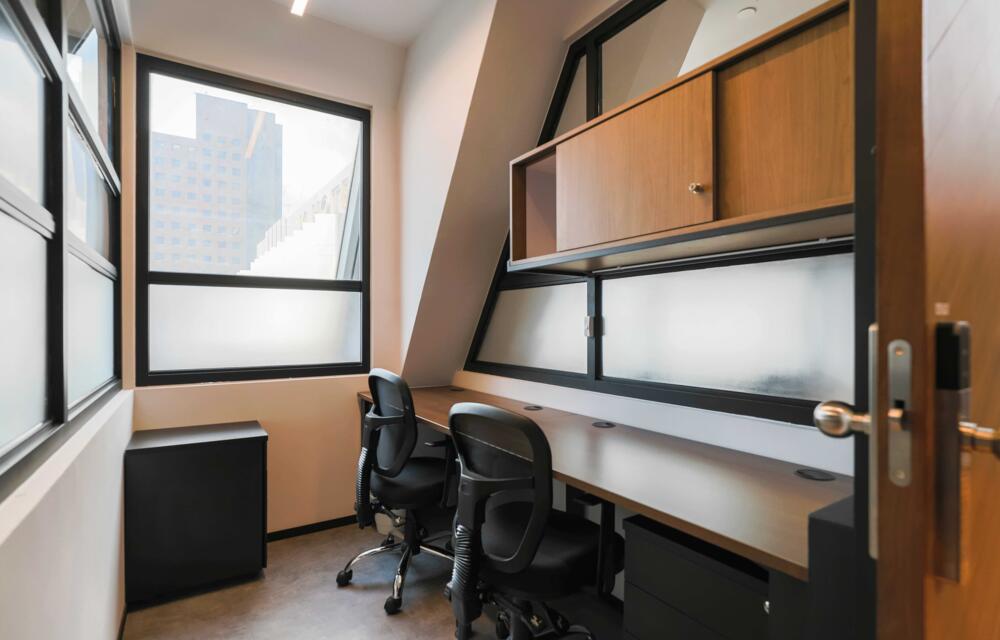 2 Pax Private Office (With Window)